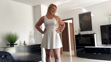 Duzzadtra szopkodta a pali pajszerét a germániai nőci majd megperdült és belecsücsült a muffocskájával Thumb