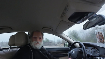 Az irreálisan nagypöcsű öregember elhurcolta nyaralni a tüneményes ázsiai származású bigét egy szopásért ellenértékül Thumb