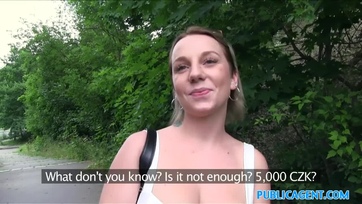 A dúskeblű gimnazista csaj egy kis maniért élvezettel elment a bokorba az utca ügynökkel Thumb