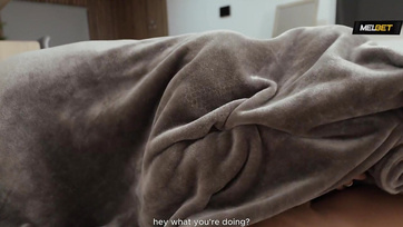 A buja mostohahúgom suttyomban belopódzott a hálószobámba hogy megtáncikálja a péniszemet Thumb