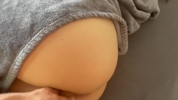 Beraktam az eres dákómat a szundító mostohanővérem puncuskájába ha már csupaszon volt Thumb